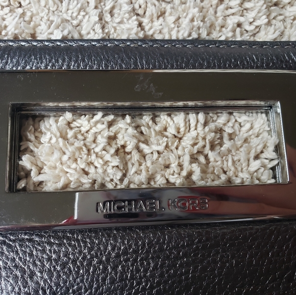 Michael kors clutch - Picture 2 of 3